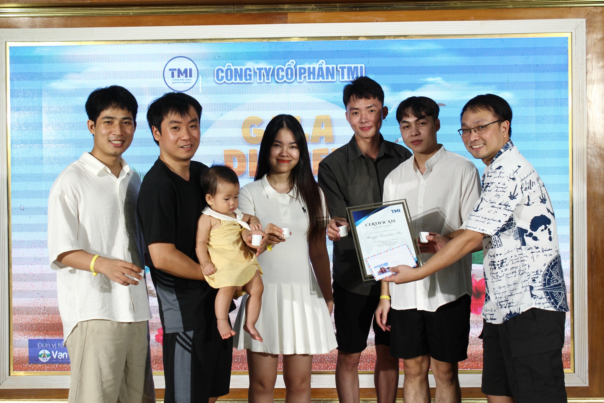 Trao giải tập thể